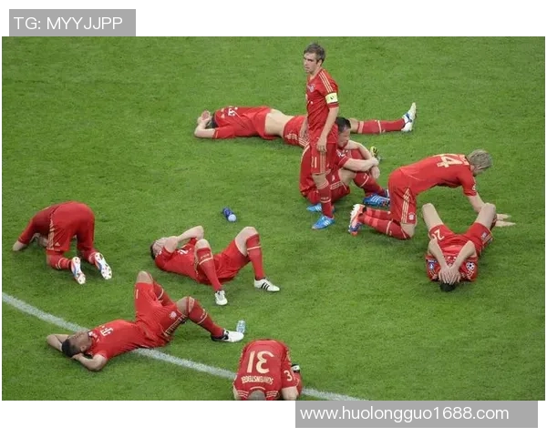 足球明星忠贞形象高清展示展现他们对足球的热爱与奉献精神